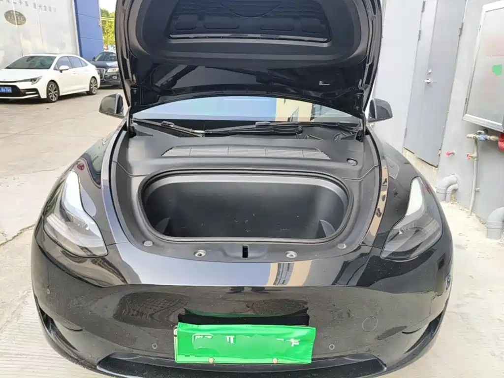 Tesla Model Y — фото 25