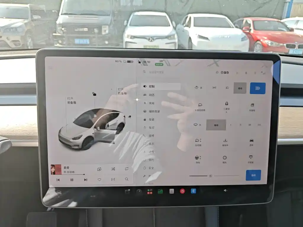 Tesla Model Y — фото 13
