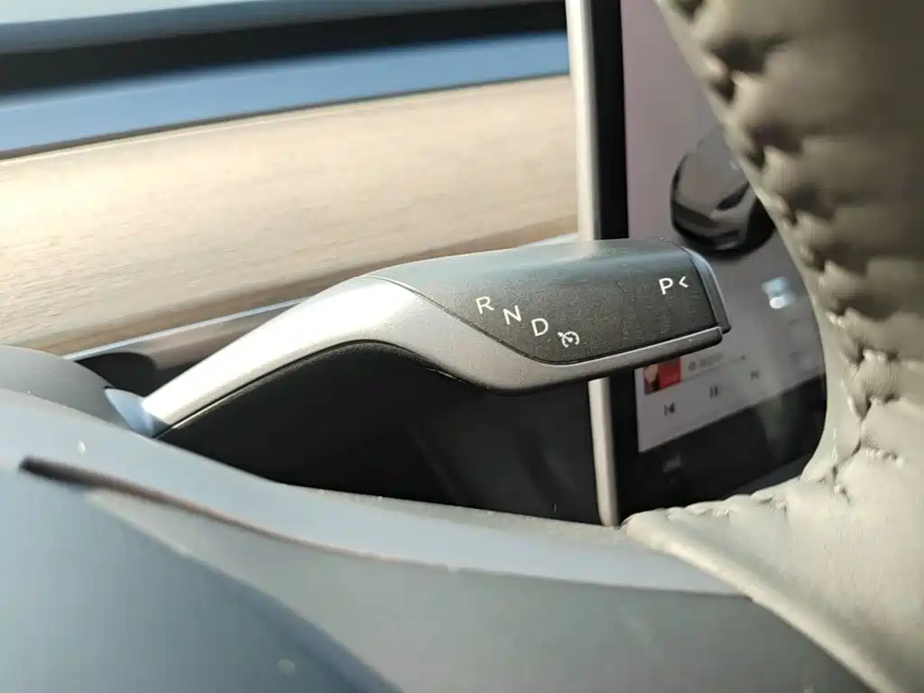 Tesla Model Y — фото 14
