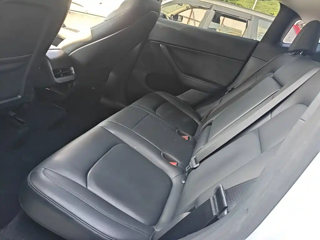Tesla Model Y — фото 17