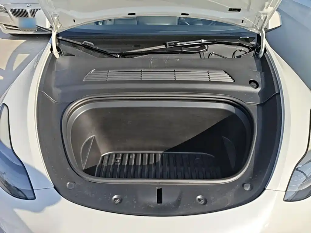 Tesla Model Y — фото 20