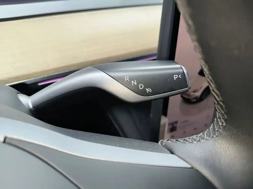 Tesla Model Y — фото 14