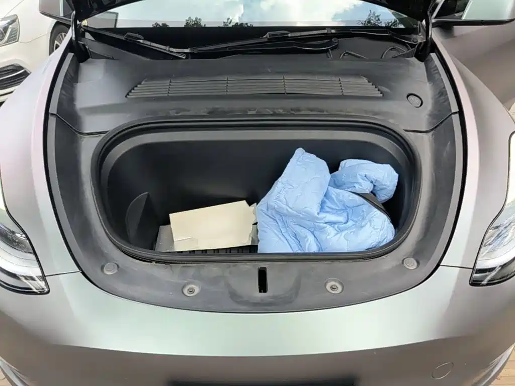 Tesla Model Y — фото 20