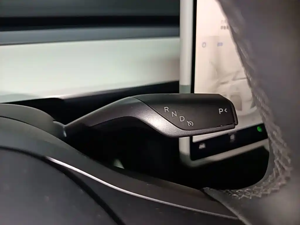 Tesla Model 3 — фото 14