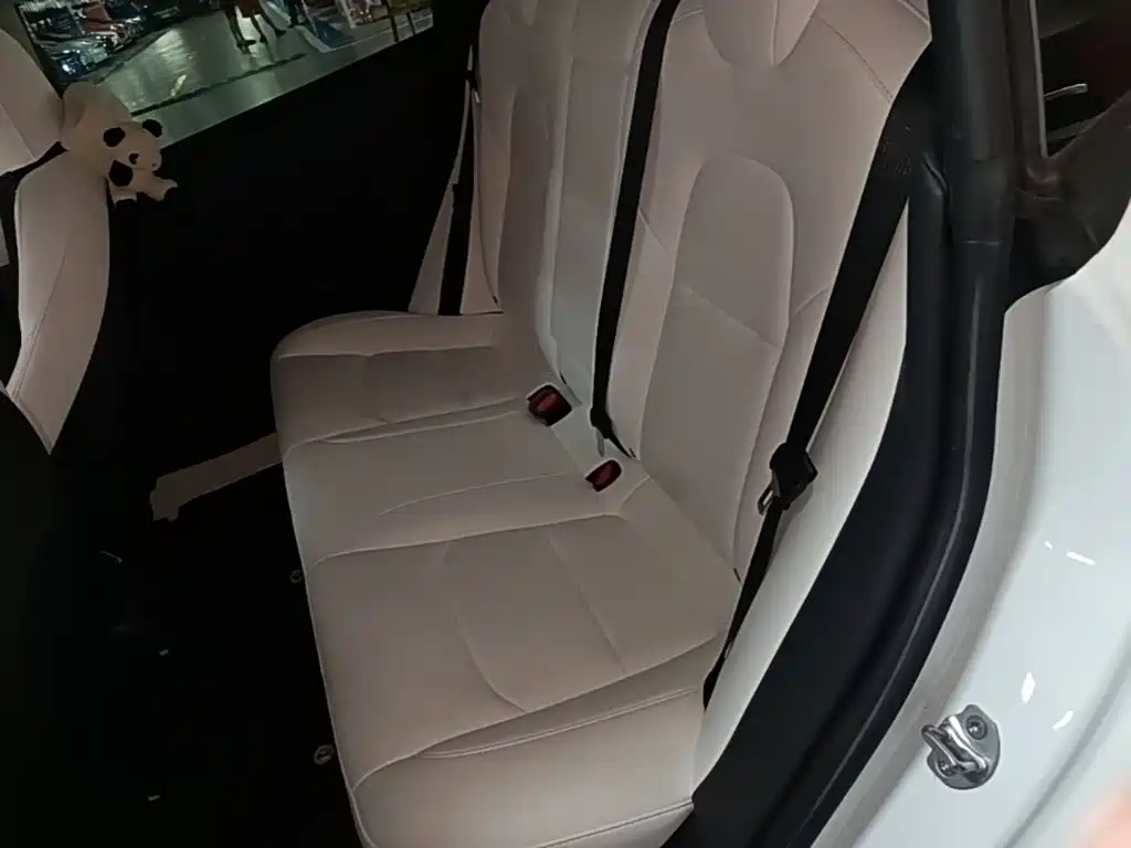 Tesla Model 3 — фото 17