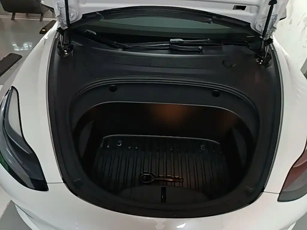 Tesla Model 3 — фото 20