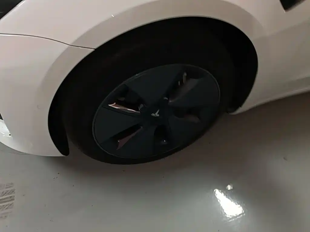 Tesla Model 3 — фото 23