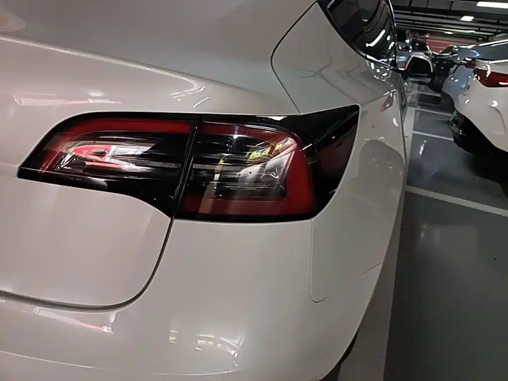 Tesla Model 3 — фото 8