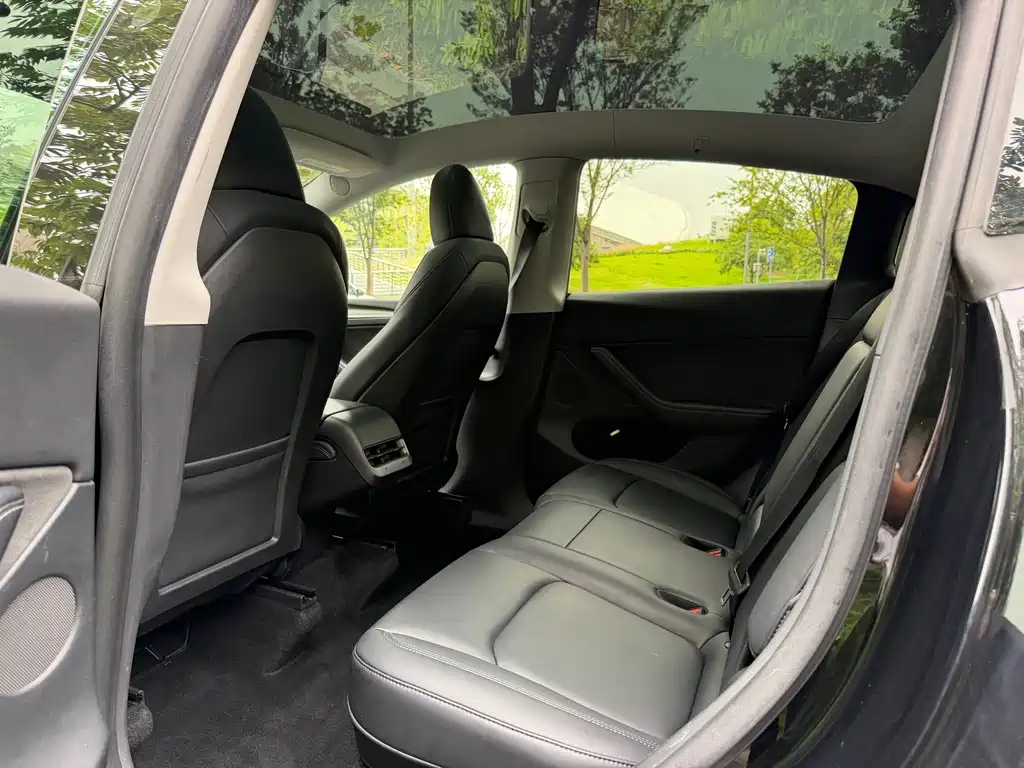 Tesla Model Y — фото 11