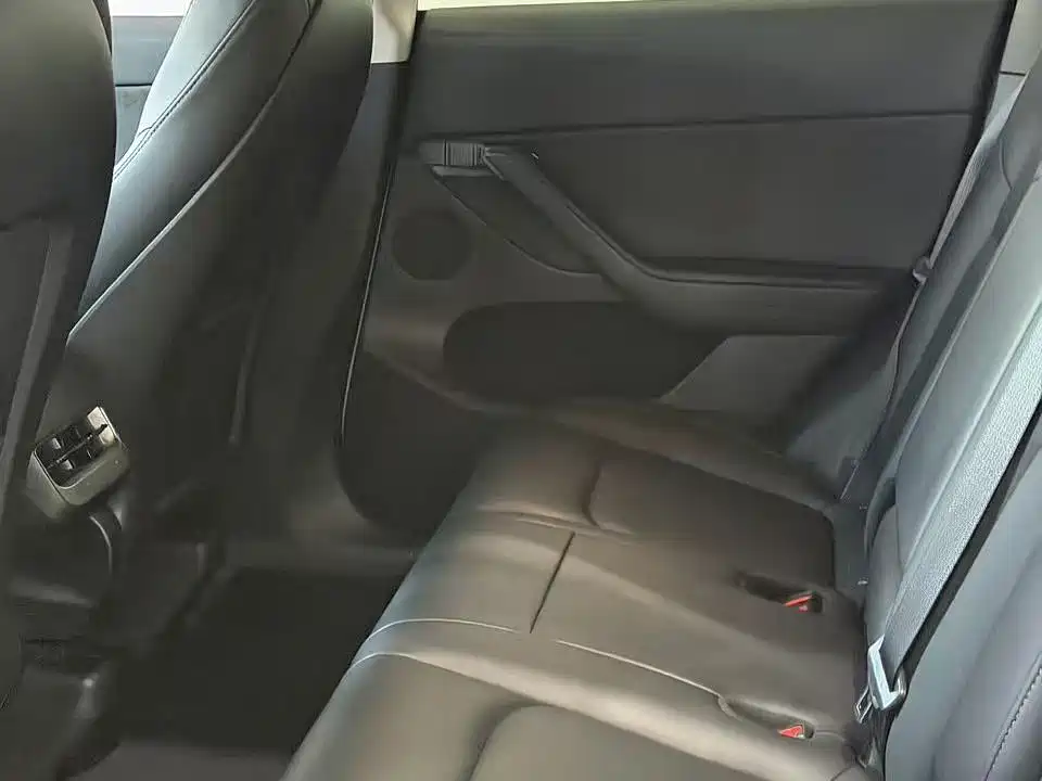 Tesla Model Y — фото 13