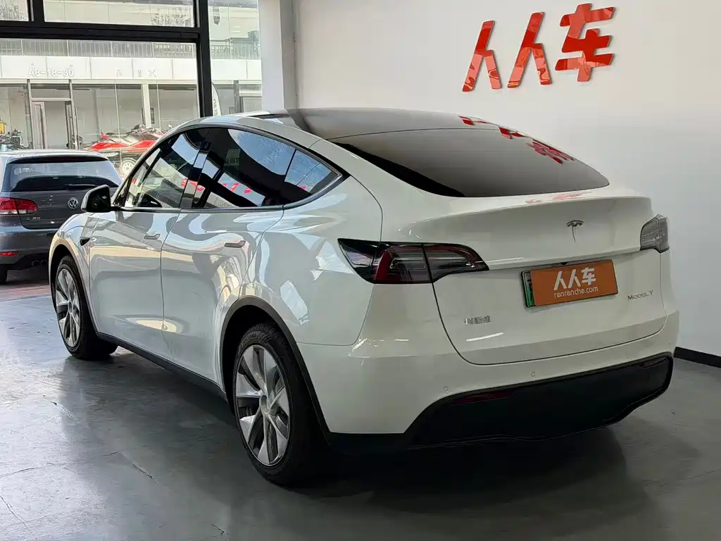 Tesla Model Y — фото 18
