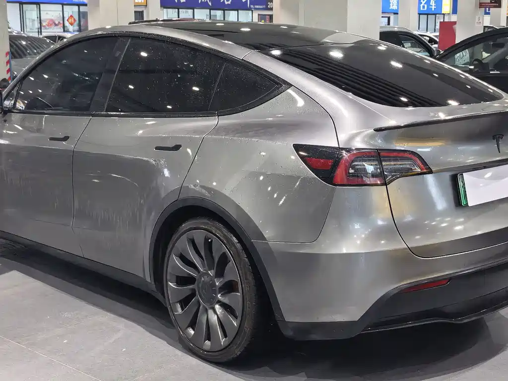 Tesla Model Y — фото 6