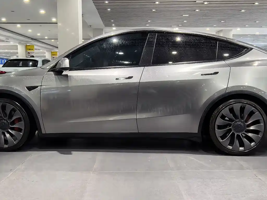 Tesla Model Y — фото 7