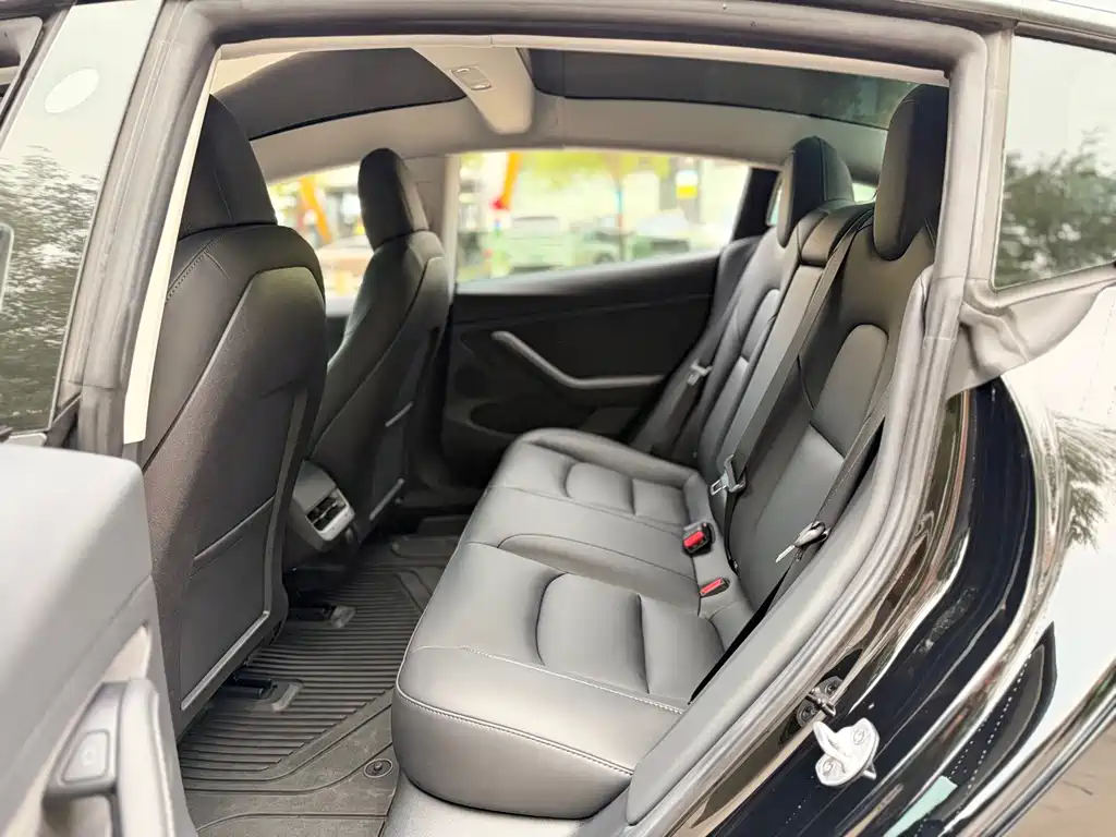 Tesla Model 3 — фото 6