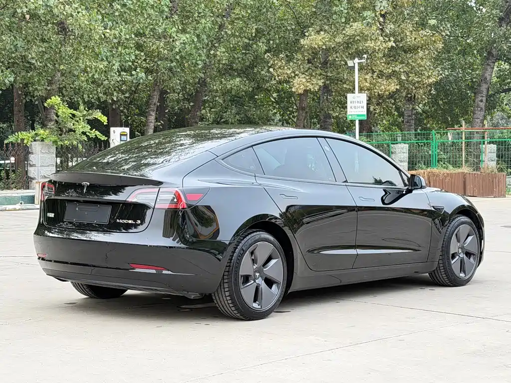 Tesla Model 3 — фото 7