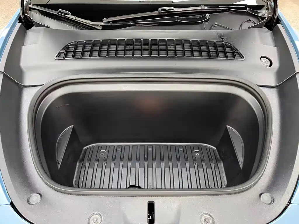 Tesla Model Y — фото 13