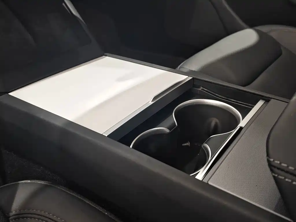 Tesla Model 3 — фото 15