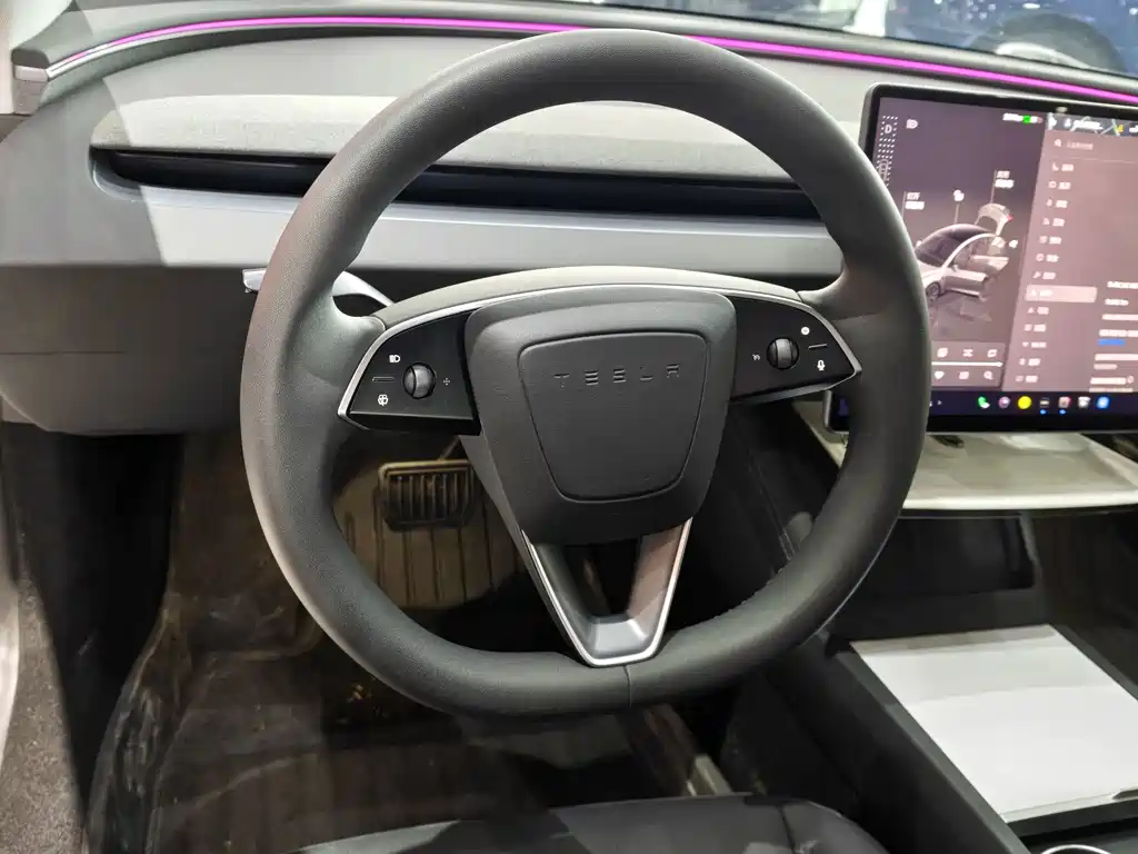 Tesla Model 3 — фото 8