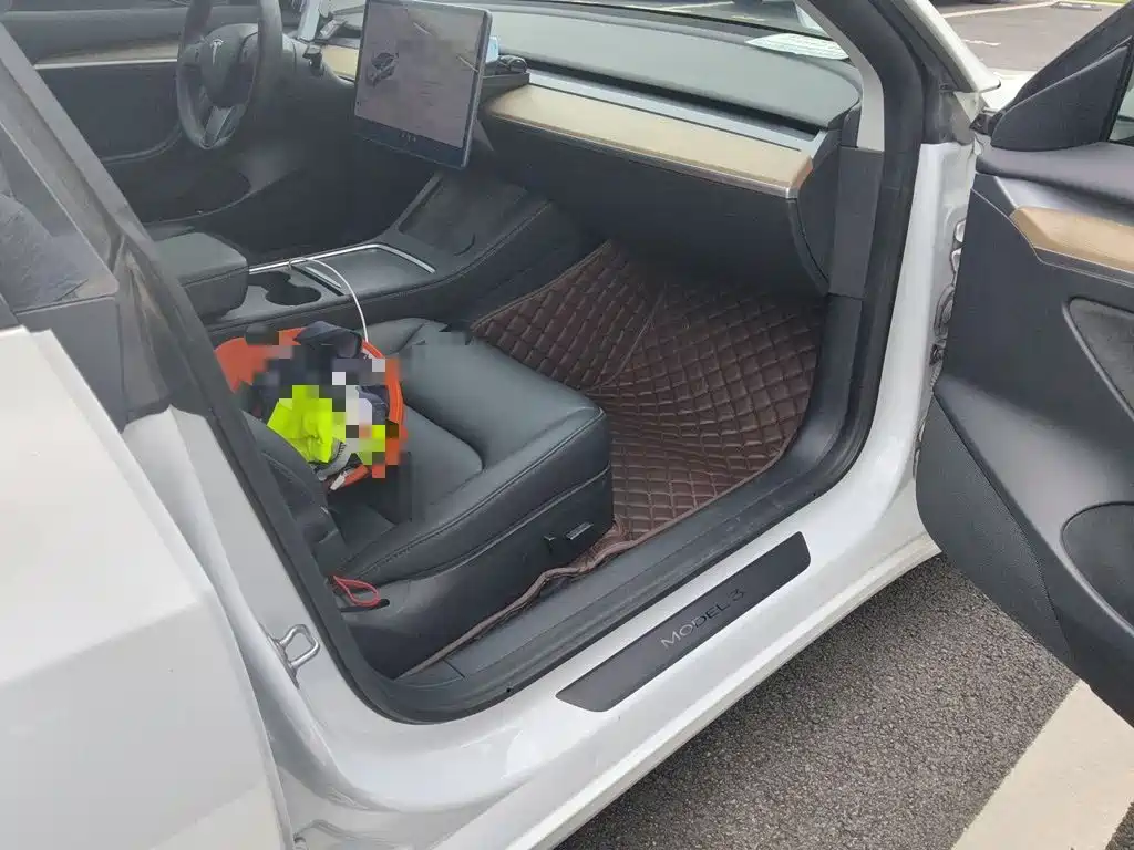 Tesla Model 3 — фото 17
