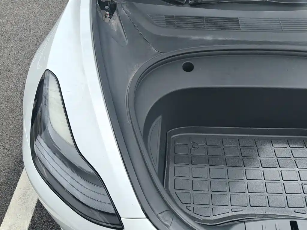 Tesla Model 3 — фото 19