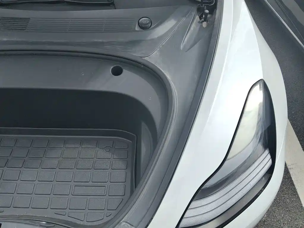 Tesla Model 3 — фото 20