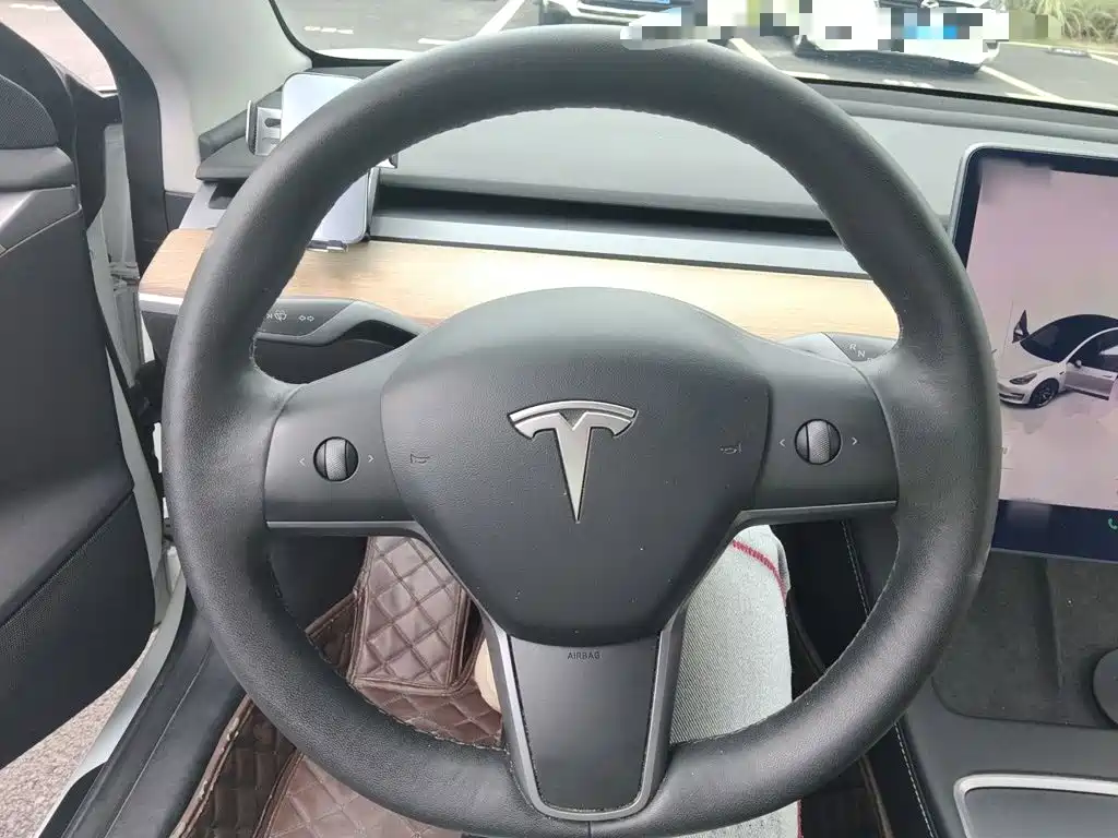 Tesla Model 3 — фото 3