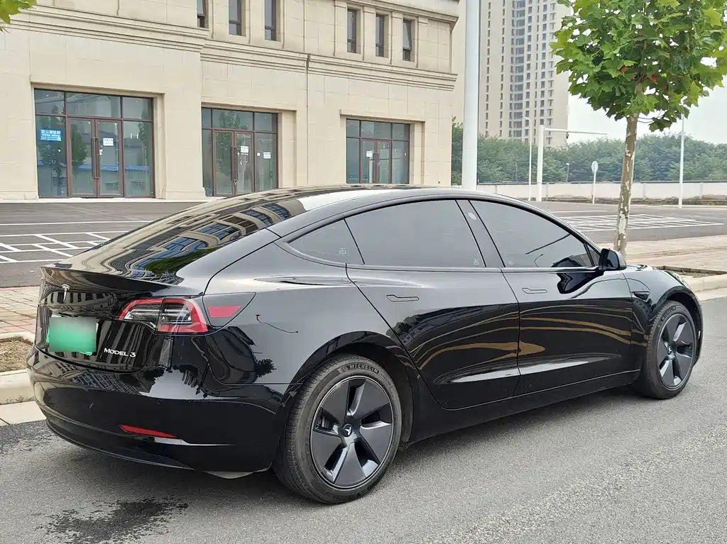 Tesla Model 3 — фото 14