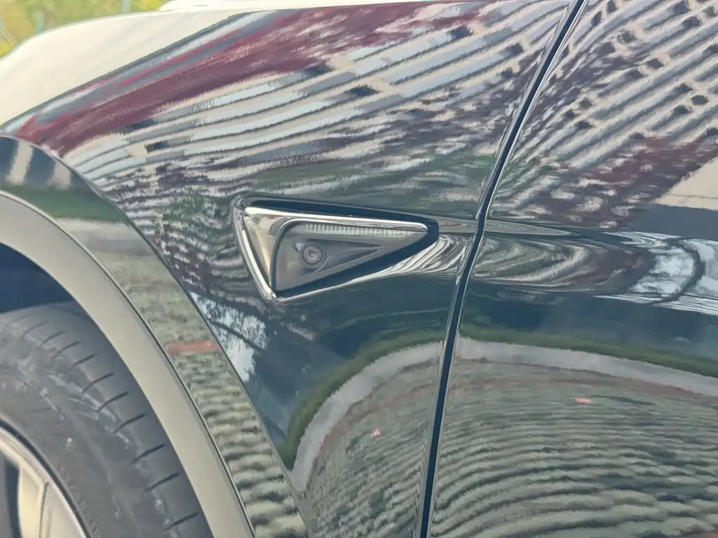 Tesla Model Y — фото 11