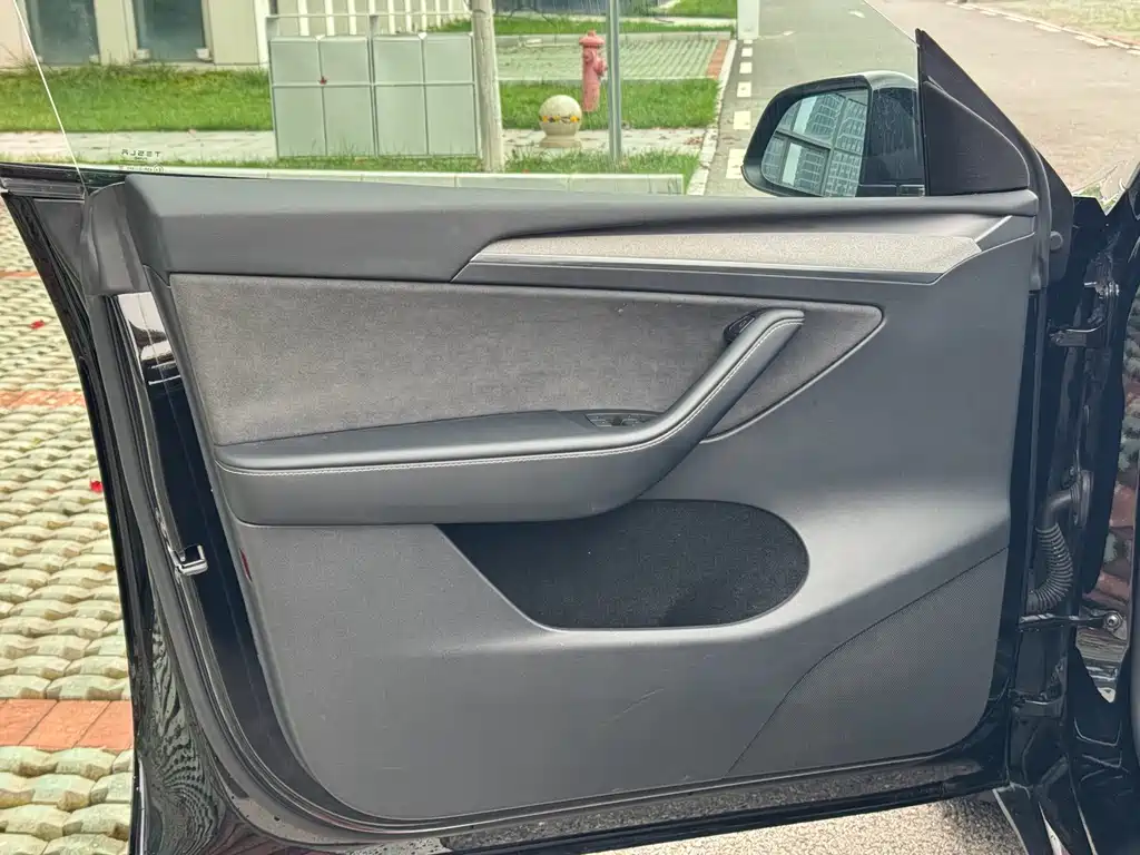 Tesla Model Y — фото 19
