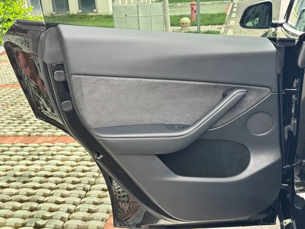 Tesla Model Y — фото 23