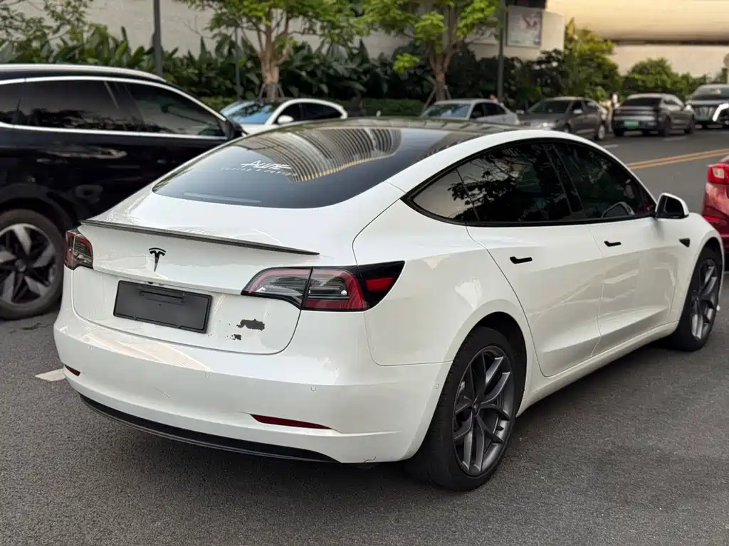 Tesla Model 3 — фото 4