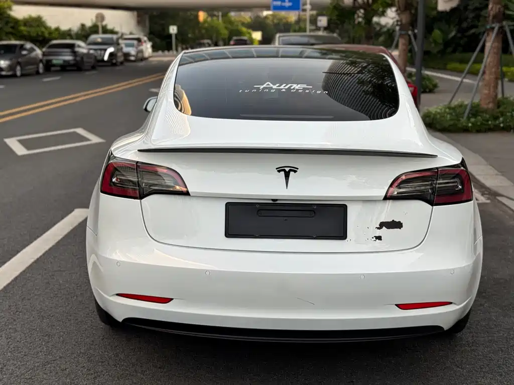 Tesla Model 3 — фото 5