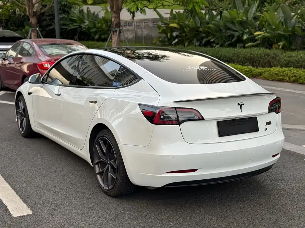 Tesla Model 3 — фото 6