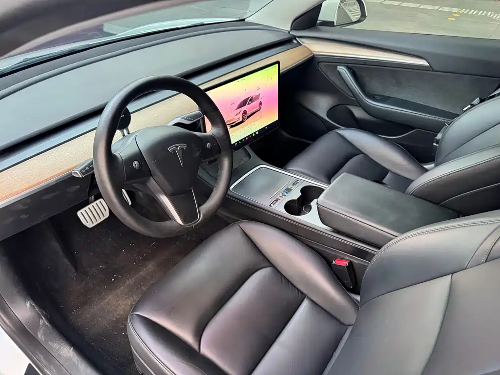 Tesla Model 3 — фото 7