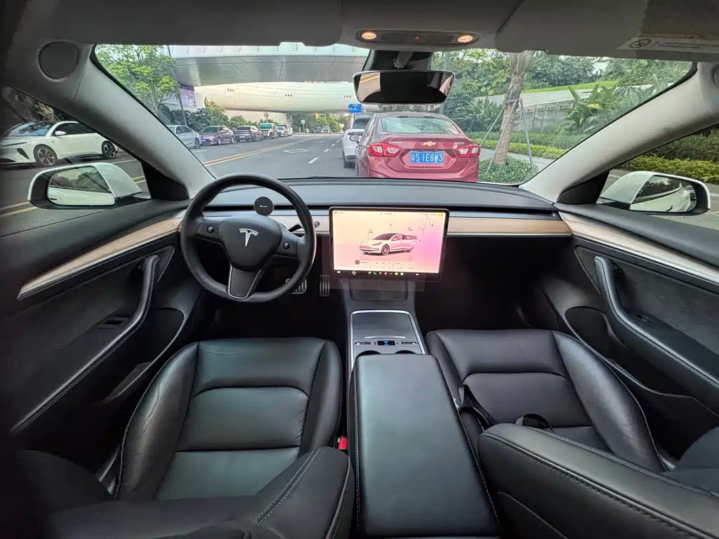 Tesla Model 3 — фото 9