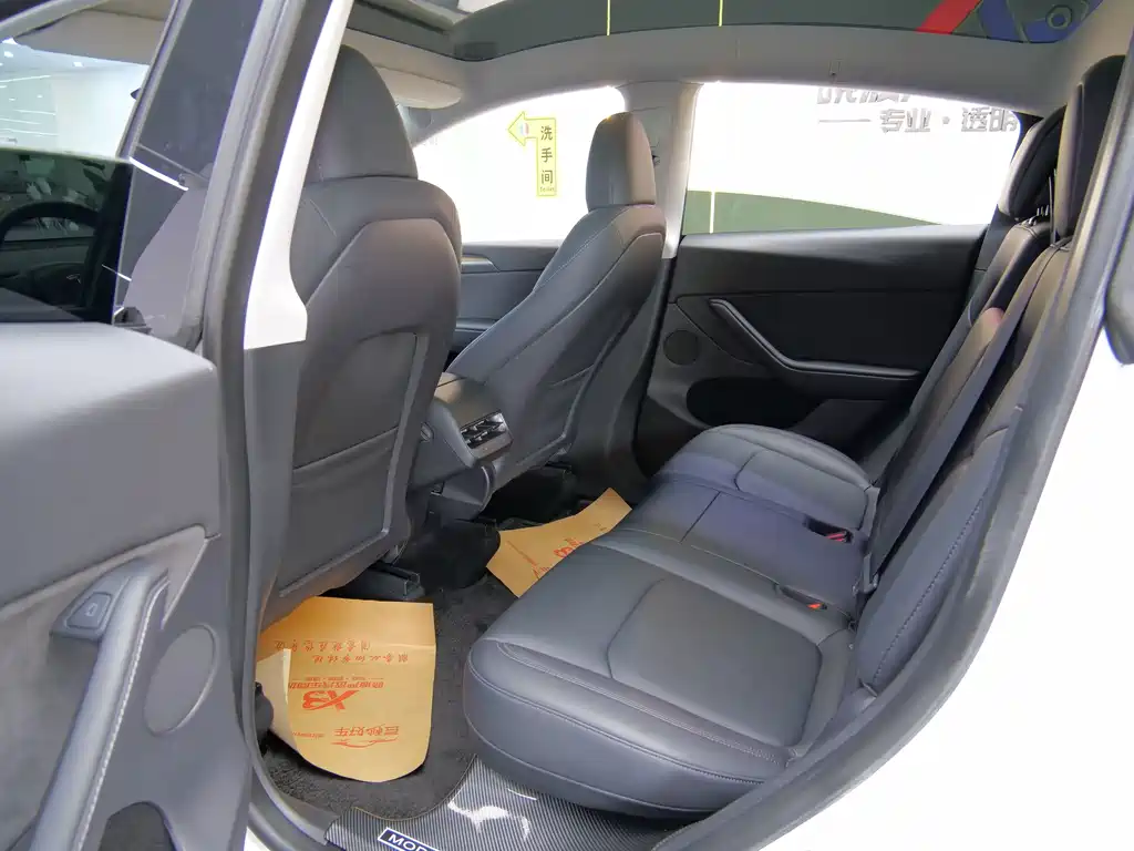 Tesla Model Y — фото 13