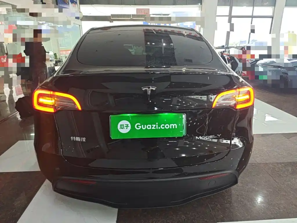 Tesla Model Y — фото 6