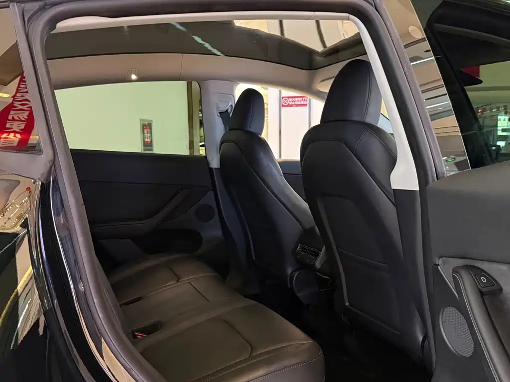 Tesla Model Y — фото 14