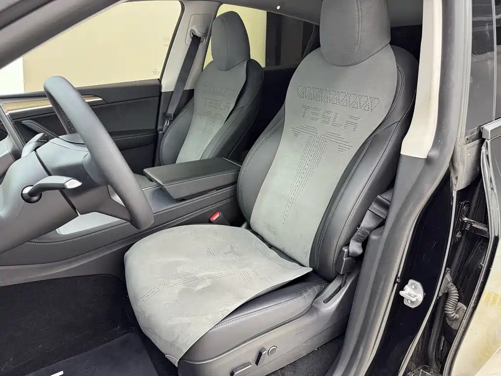 Tesla Model Y — фото 11