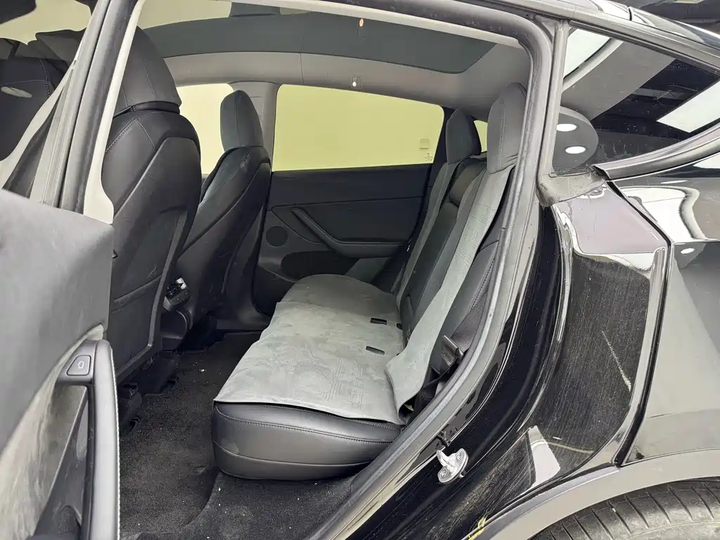 Tesla Model Y — фото 14