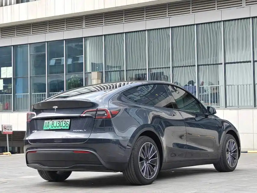 Tesla Model Y — фото 7