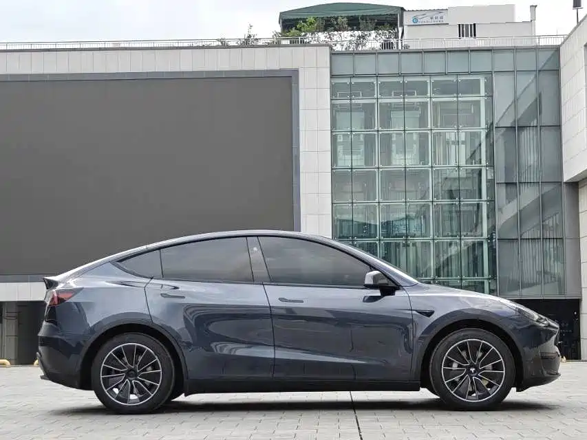 Tesla Model Y — фото 8