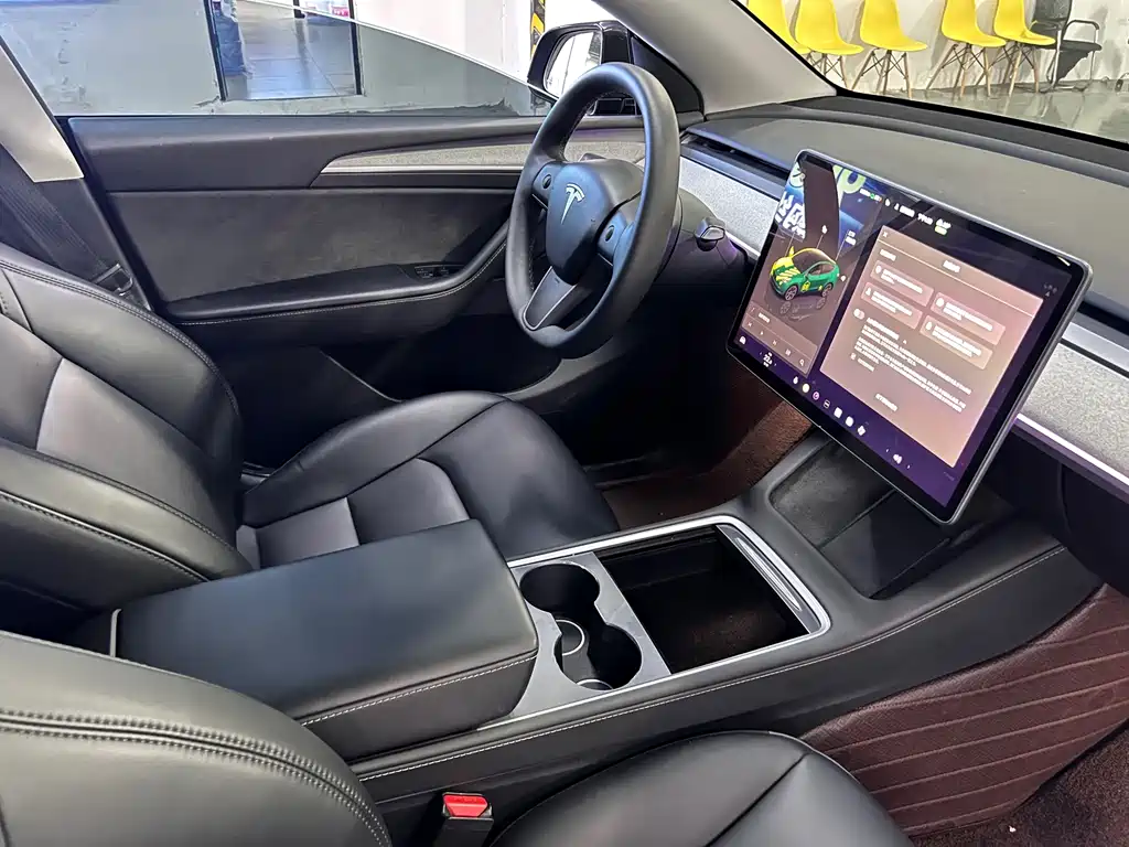 Tesla Model Y — фото 14