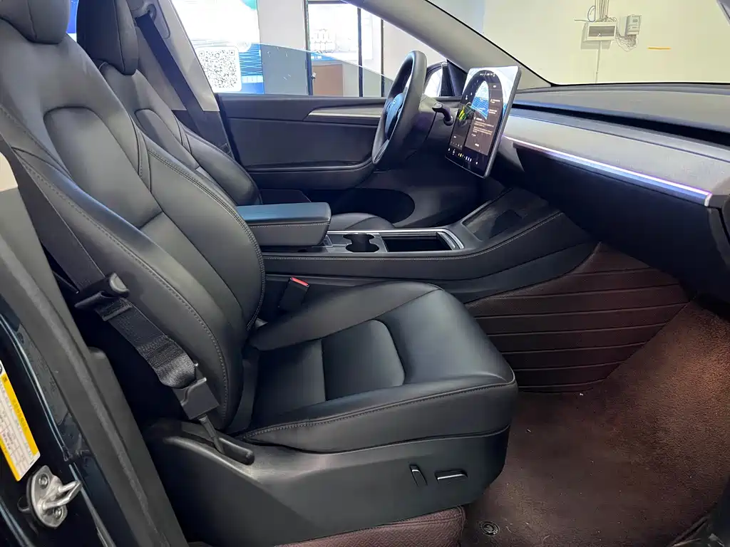 Tesla Model Y — фото 15