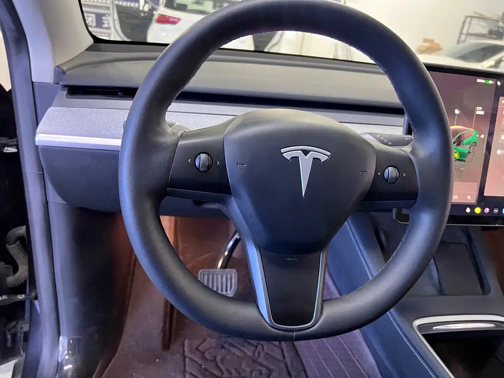 Tesla Model Y — фото 5