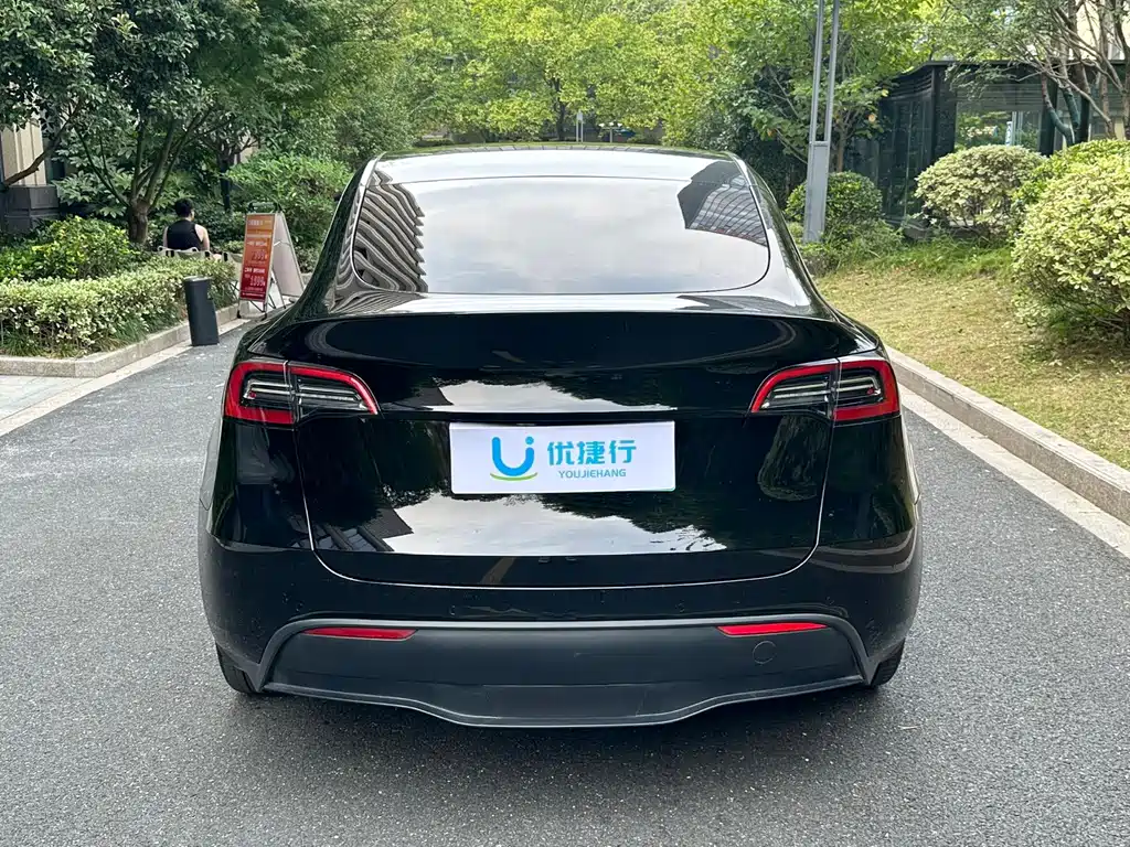 Tesla Model Y — фото 5
