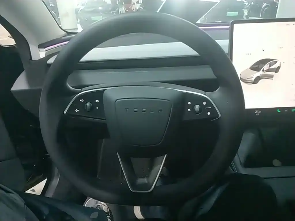Tesla Model 3 — фото 11