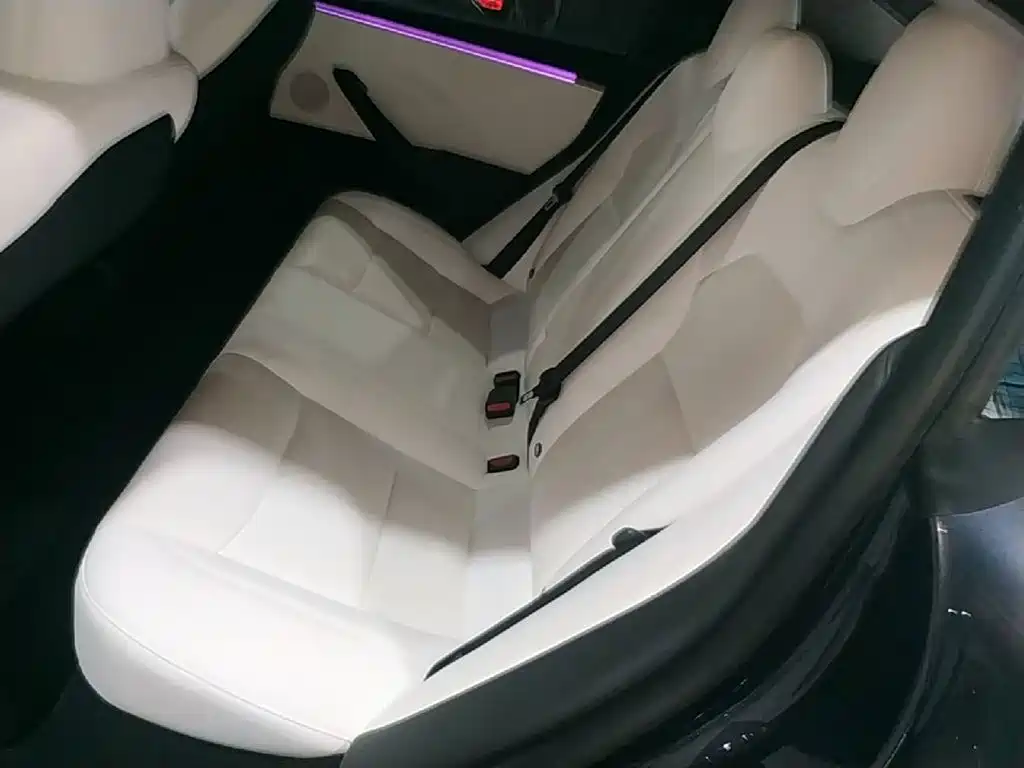 Tesla Model 3 — фото 17