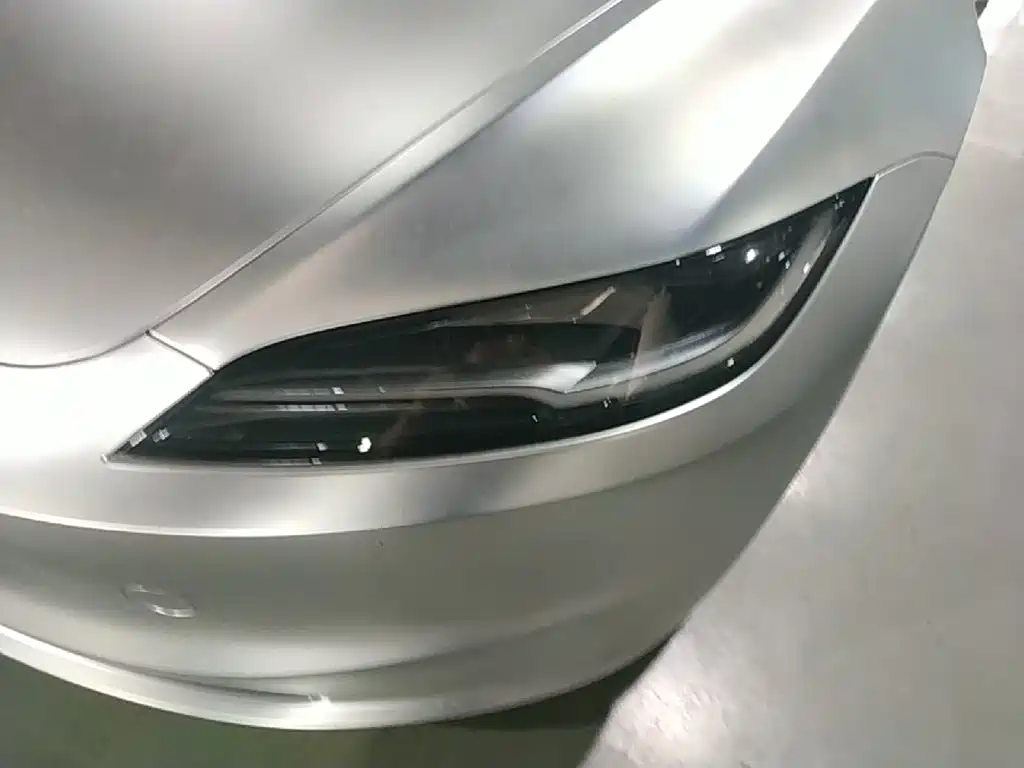 Tesla Model 3 — фото 24