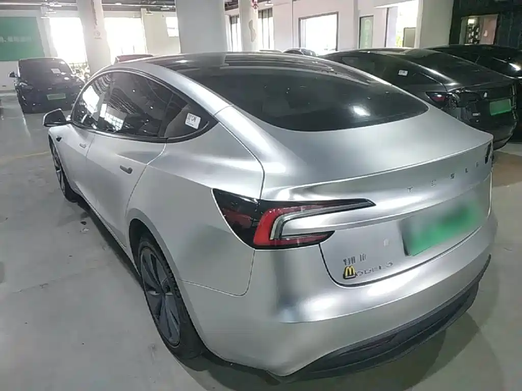Tesla Model 3 — фото 5